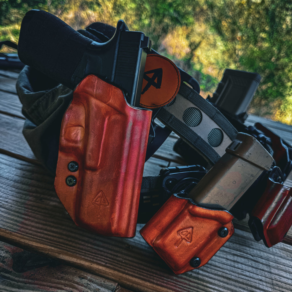 Leather DELTA- Pistol Mag Carrier